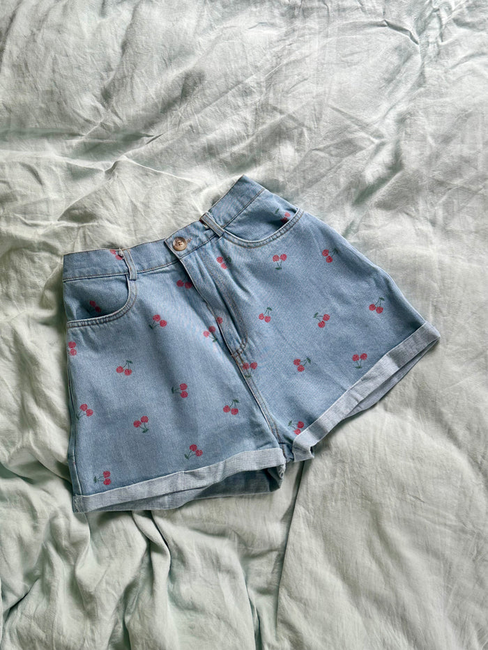 Cherry short light denim