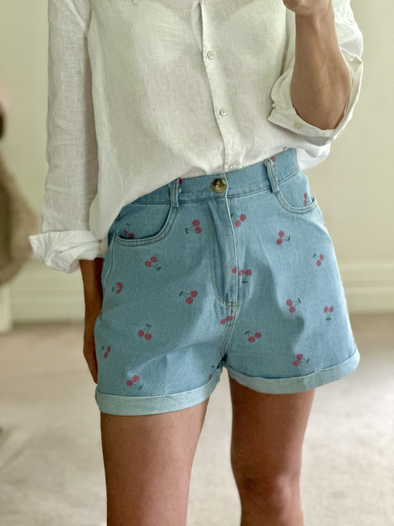 Cherry short light denim