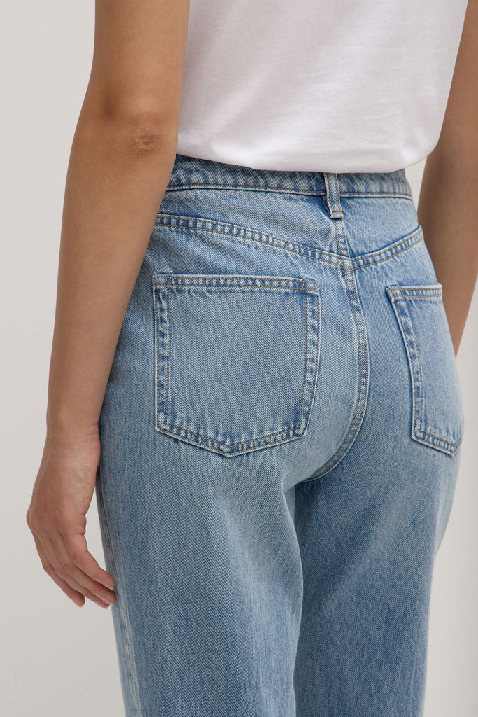 Women’s Classic Straight Leg Jean Indigo Fade